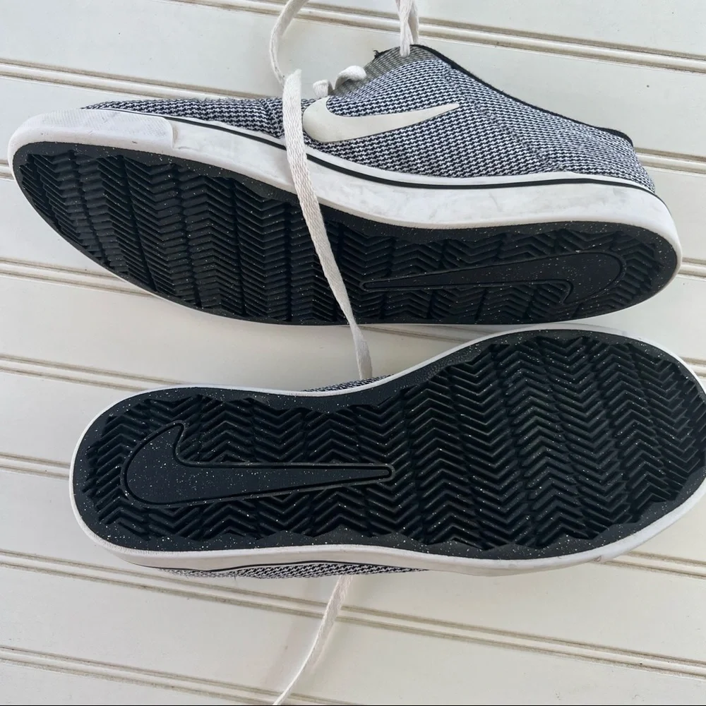 Nike SB Portmore II Solarsoft Sneakers Mens 11 Grey Black Low Top Skate Shoes